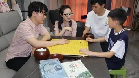 2026欧洲杯外围赛名单揭晓：法国队阵容曝光，桑蒂尼信心满满